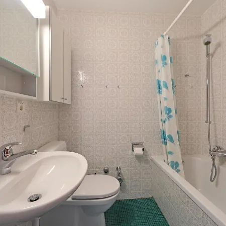 Apollo By Interhome アパート